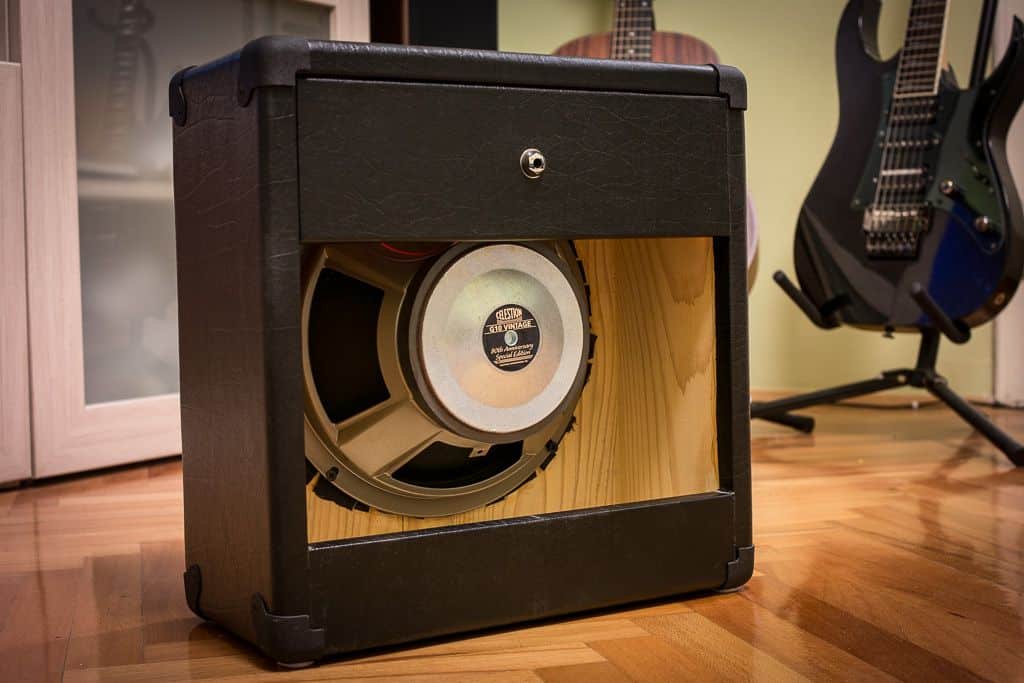 how to make a guitar amp from a speaker