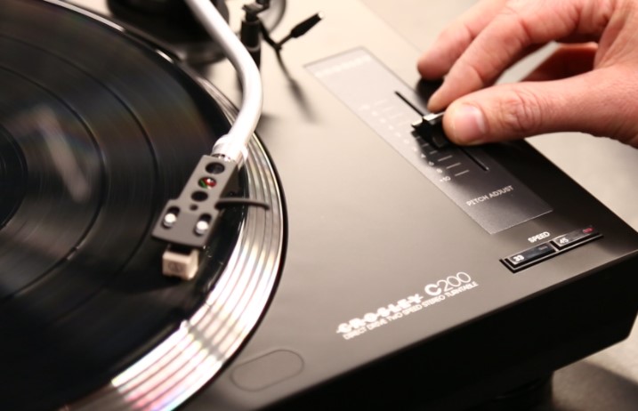 How To adjust pitch on turntable