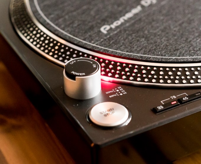 How To adjust pitch on turntable